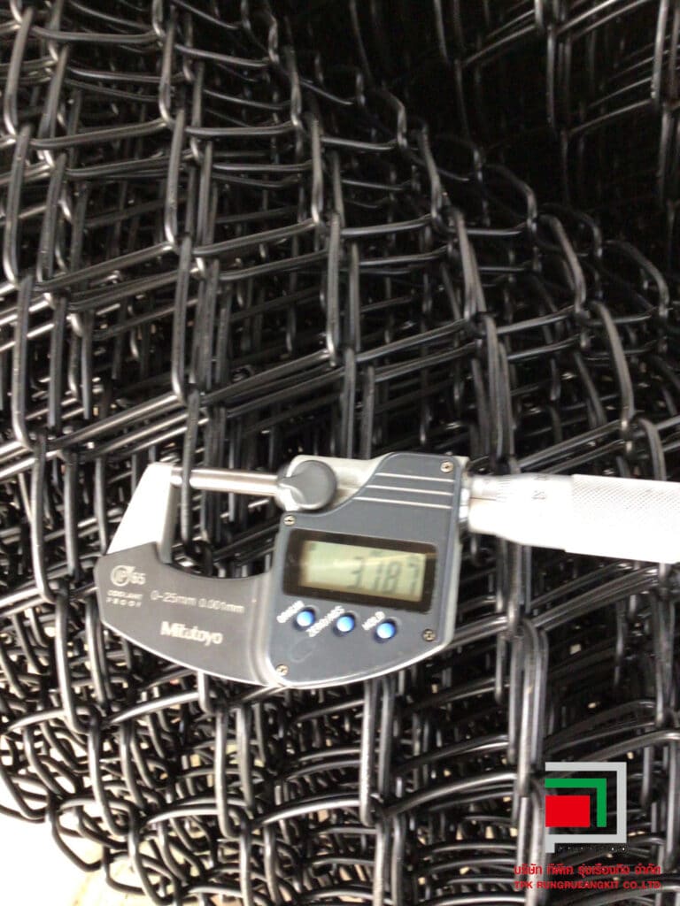 ขนาดตาข่ายถัก เคลือบ pvc สีดำ