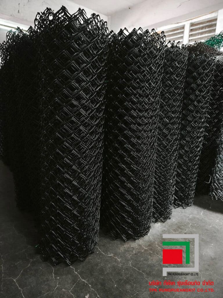 ตาข่ายถักเคลือบ PVC สีดำ ติดตั้งเป็นรั้วบริษัท DKJ.BBAW. พระราม 3